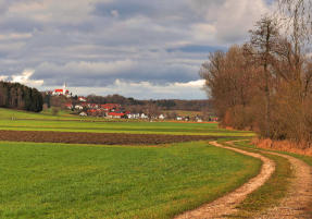 10. Januar. Schnefreies Mindeltal - mit Blick auf den Burtenbacher Ortsteil Kemnat.