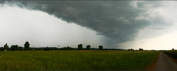 Mit einem schweren Gewitter über dem Mindeltal verabschiedet sich der längste Tag des Jahres - 21.Juni 2023.