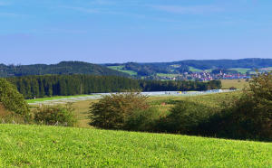 Blick von der Burger Fluren ins Zusamtal - im Oktober 2023.