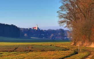 Ein Hauch von Frühling im Mindeltal. Blick von Hagenried nach Kemnat am 14.2.2023