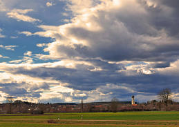 'Im Westen nichts Neues' - aktuelles Wetterbild vom Mindeltal - Blick von Thannhausen nach Ursberg. (15. März 2023)