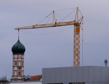 Eine Laune des Faschings? Der Balzhauser Kirchturm hängt am Haken ?  Es kommt kommt auf die Perspektive an !