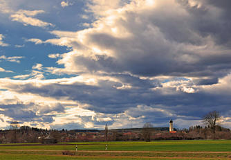 'Im Westen nichts Neues' - aktuelles Wetterbild vom Mindeltal - Blick von Thannhausen nach Ursberg. (15. März 2023)