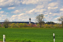 Blick nach Ursberg - während einer kurzen Pause des Aprilwetters.