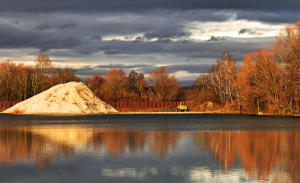 Immer wieder fotogen - der 'Fudschijama' am Balzhauser Baggersee -  zu später Stunde.